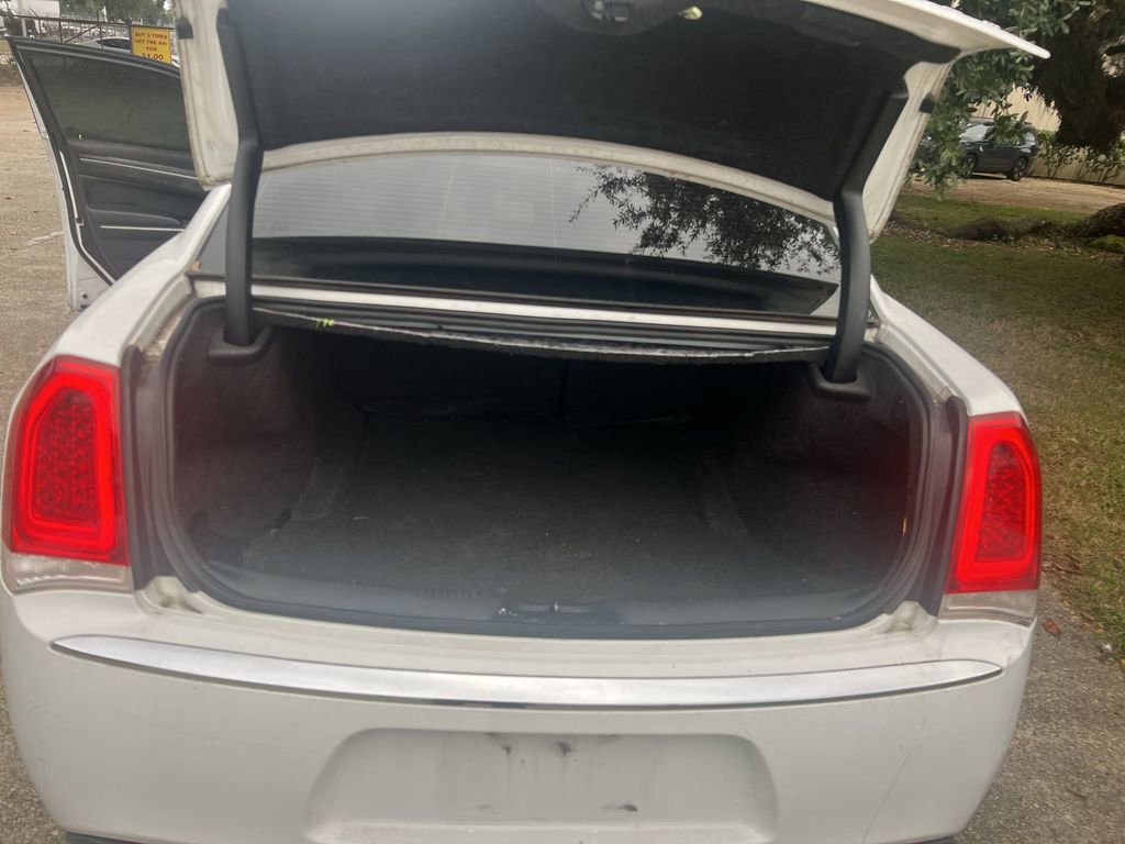 Used 2017 Chrysler 300 Limited w/ Value Package image 19