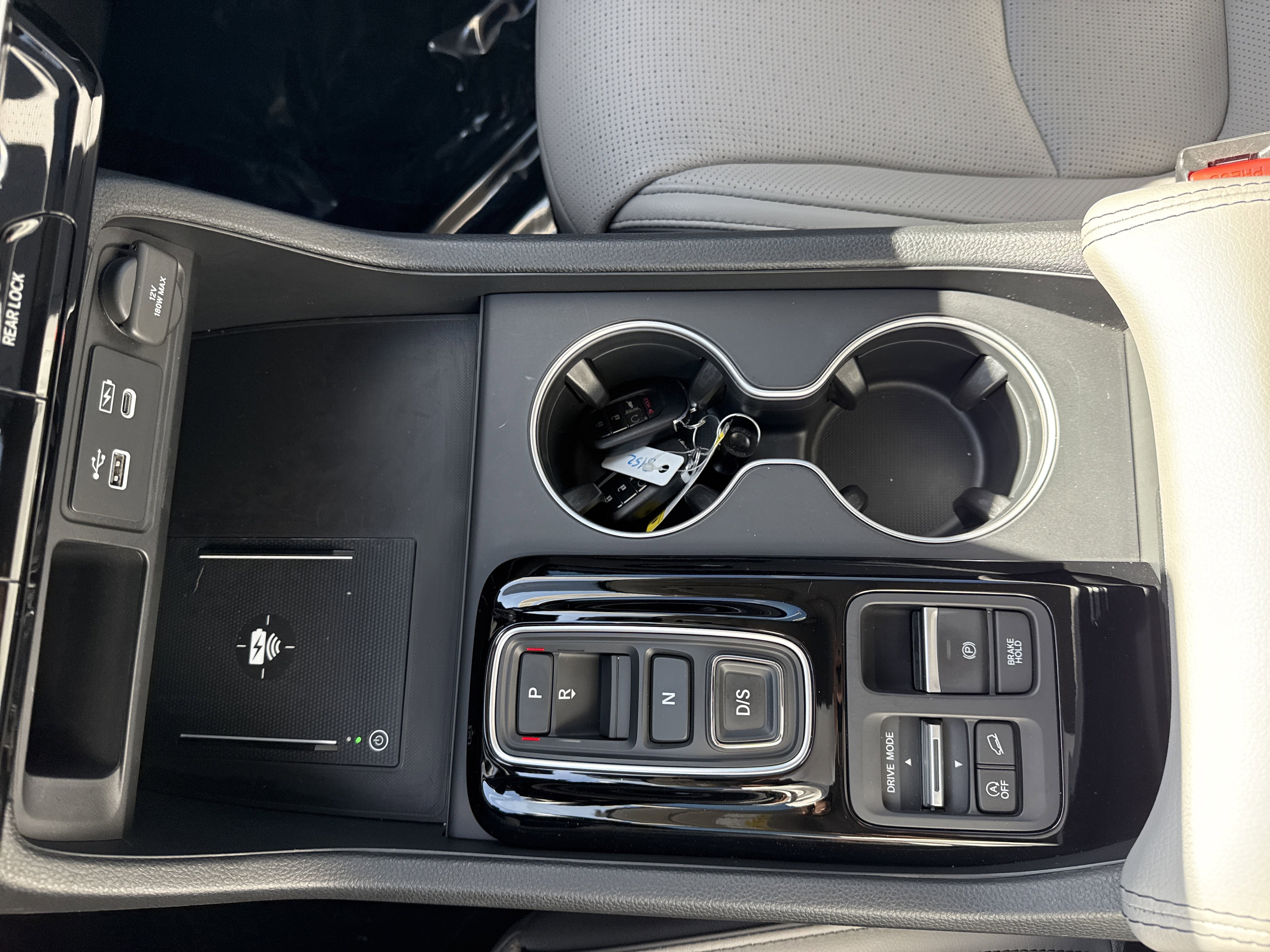 Used 2024 Honda Pilot Elite image 30