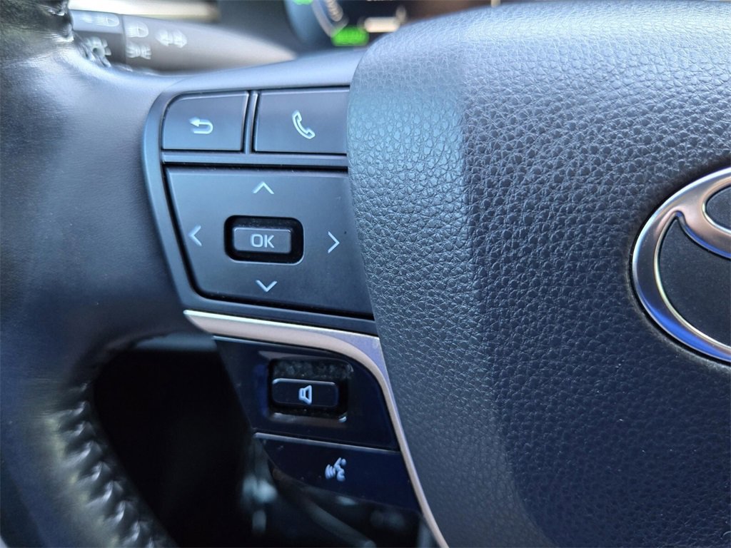 Used 2023 Toyota Crown XLE image 25