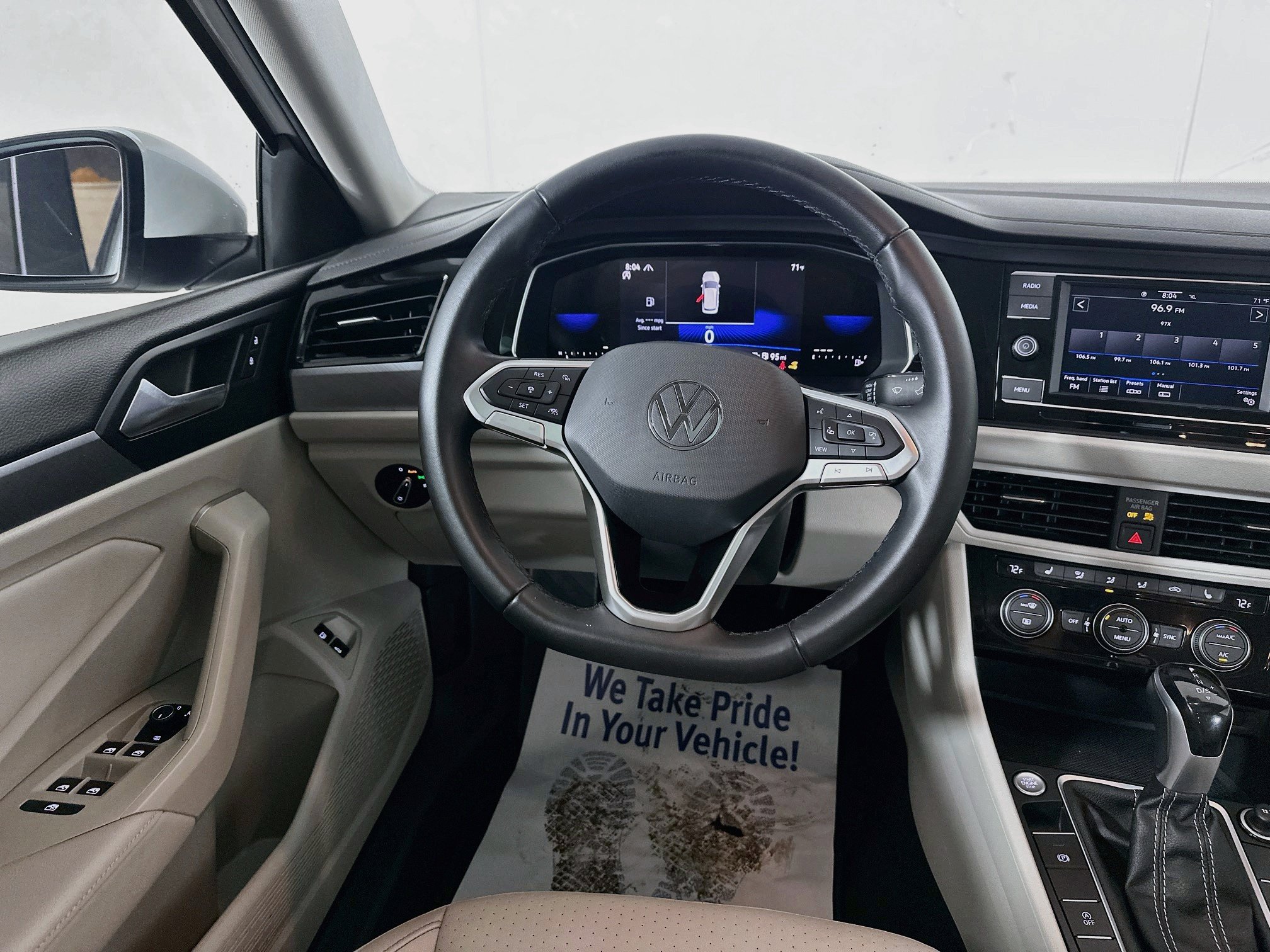 Used 2023 Volkswagen Jetta SE w/ Panoramic Sunroof Package FWD image 21
