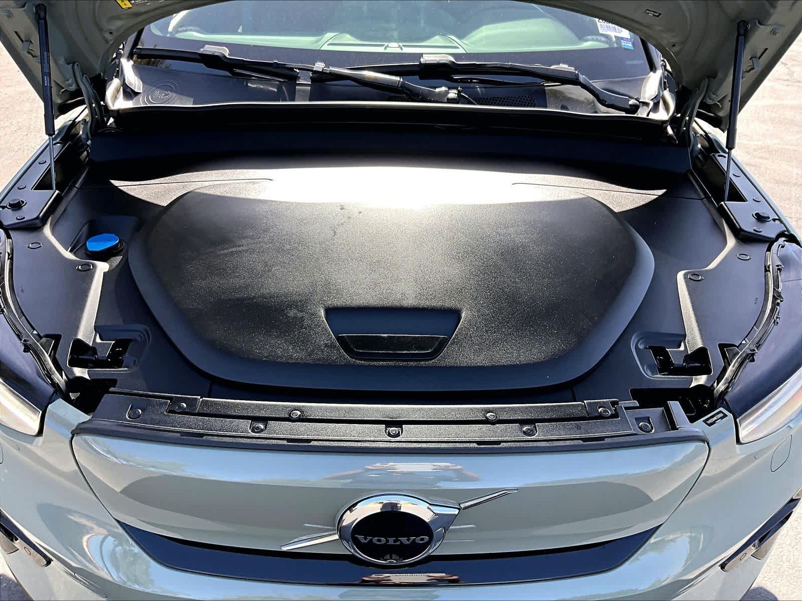 Used 2024 Volvo XC40 Recharge Ultimate w/ Protection Package Premier AWD/4WD image 14