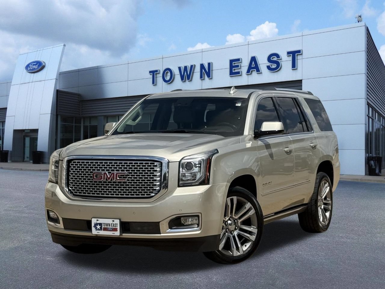 Used 2017 GMC Yukon Denali w/ Open Road Package AWD/4WD image 1