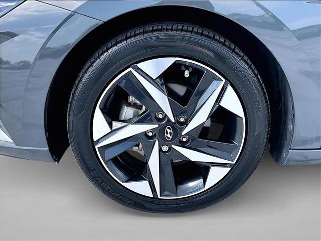 Used 2023 Hyundai Elantra Limited image 10