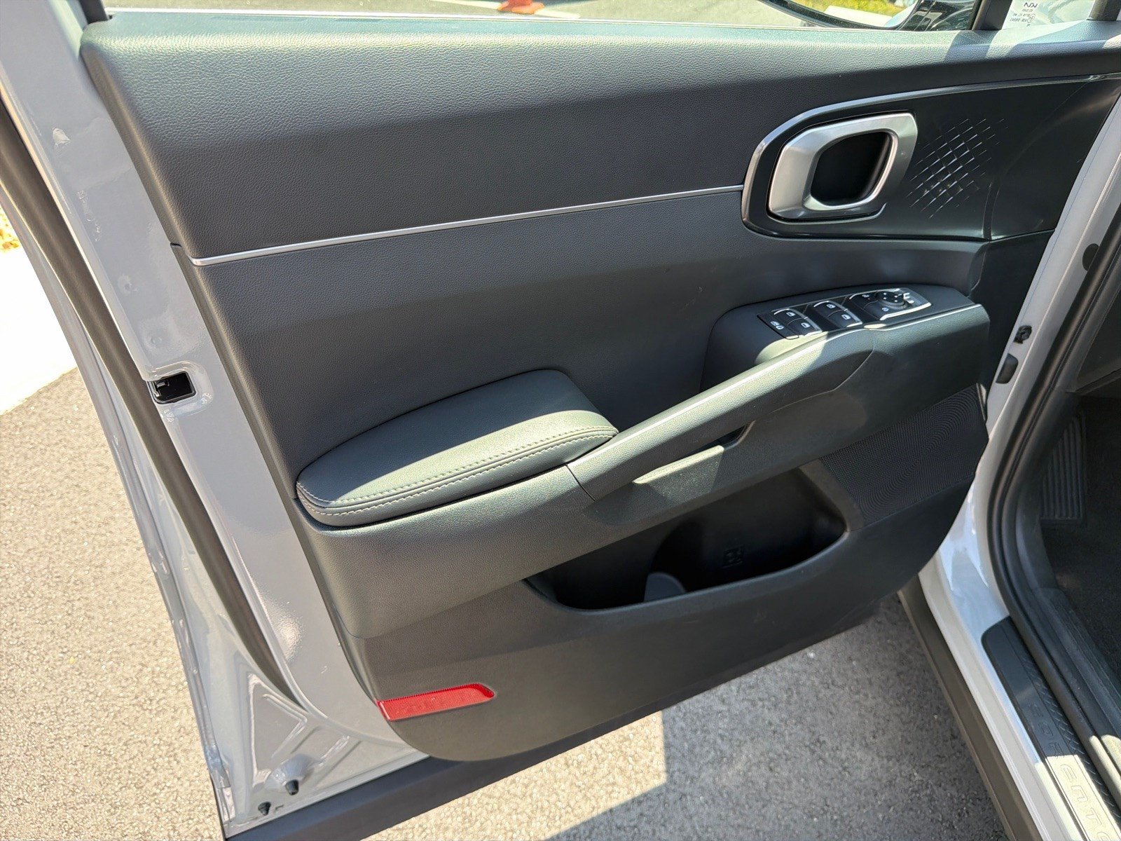 Certified 2025 Kia Sorento EX w/ Panoramic Sunroof Package FWD image 10