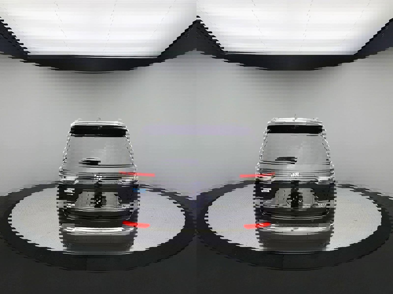 Used 2024 Jeep Grand Cherokee Limited w/ Luxury Tech Group II image 7