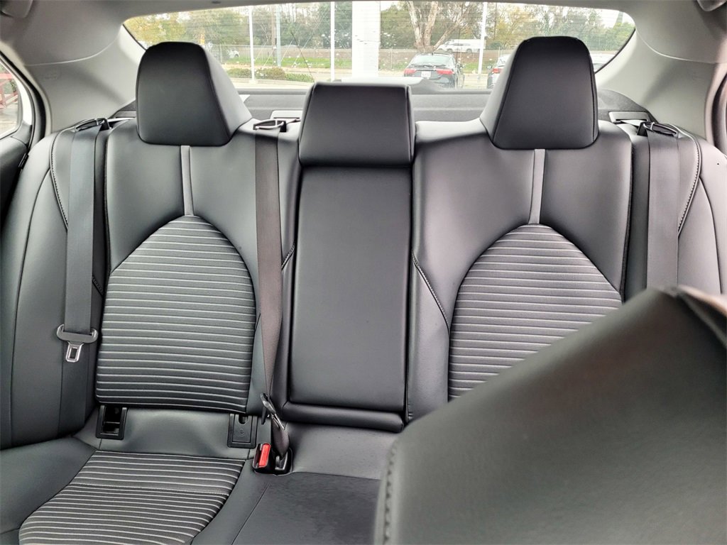 Used 2020 Toyota Camry SE image 10