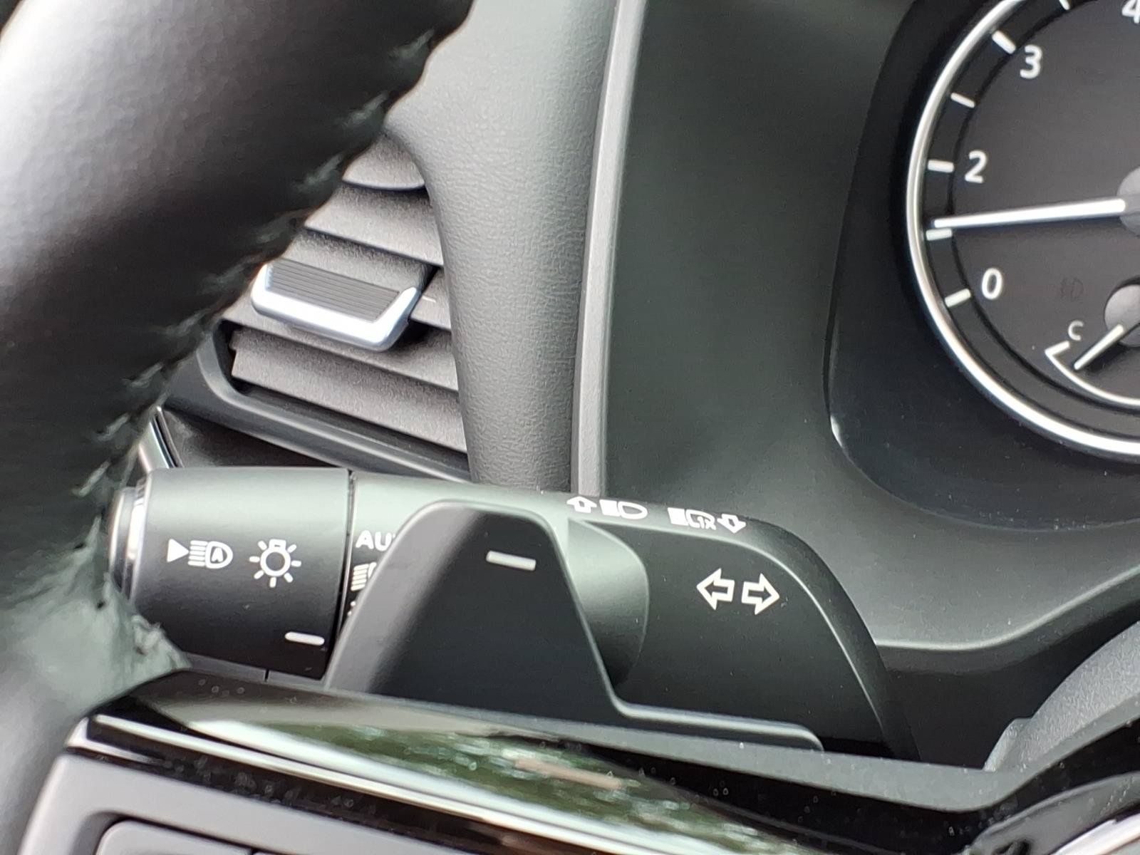 Used 2023 Nissan Rogue SV w/ SV Premium B Package AWD/4WD image 29