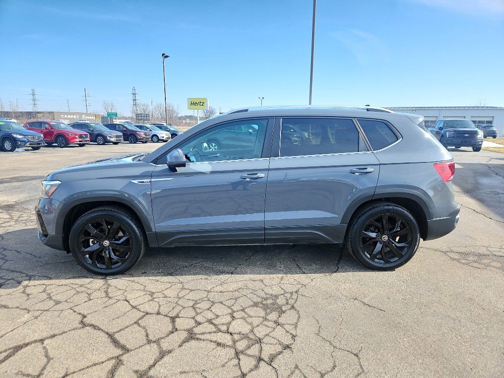 Used 2023 Volkswagen Taos SE image 1