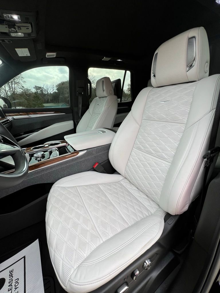 Used 2025 Cadillac Escalade Sport Platinum w/ LPO, ONYX Package image 10