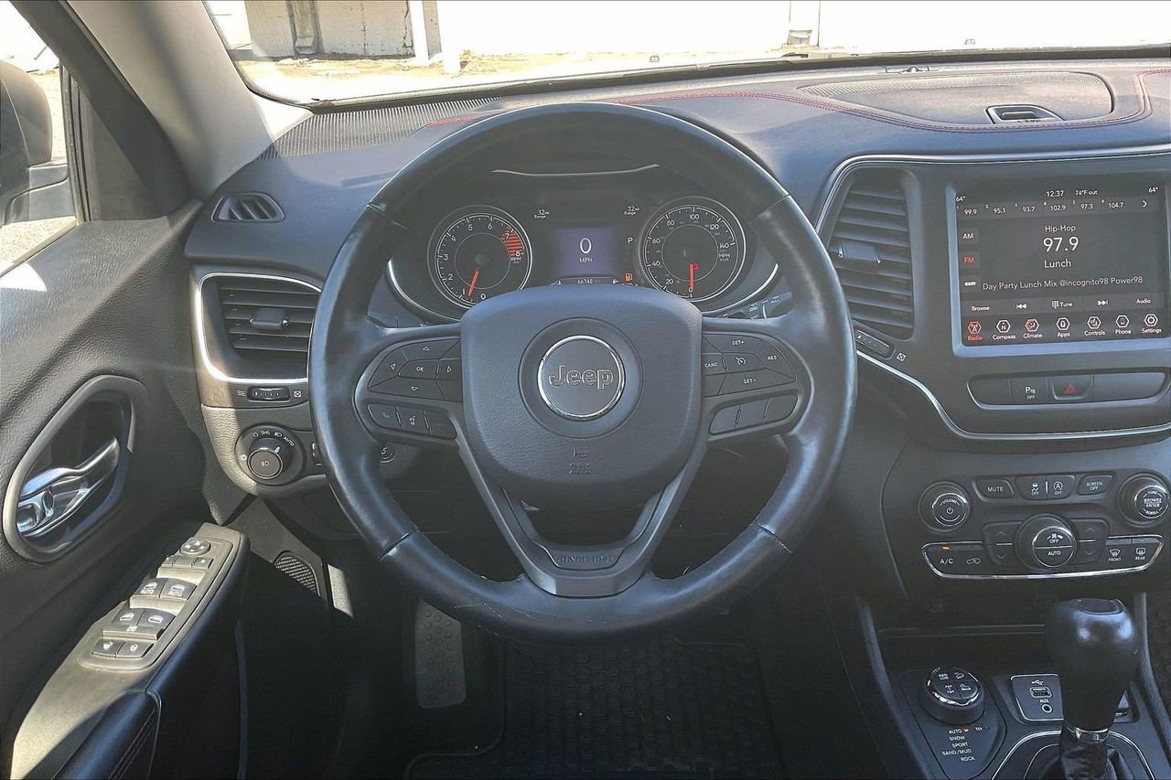 Used 2019 Jeep Cherokee Trailhawk w/ Comfort/Convenience Group image 10