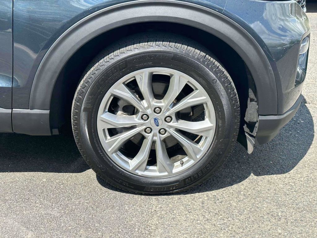 Used 2023 Ford Explorer XLT w/ Equipment Group 202A image 6