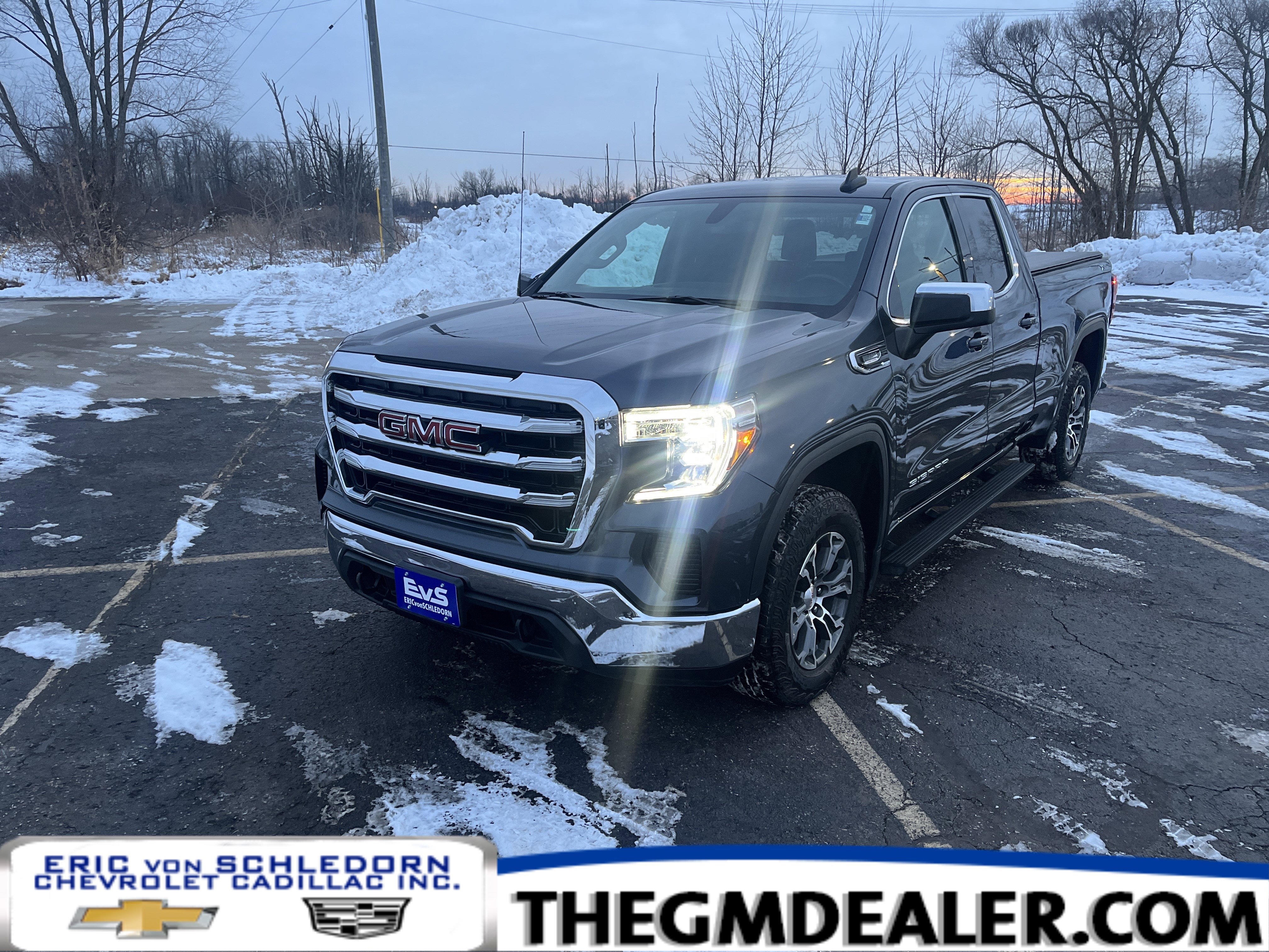 Used 2022 GMC Sierra 1500 SLE w/ X31 Off-Road Package image 1