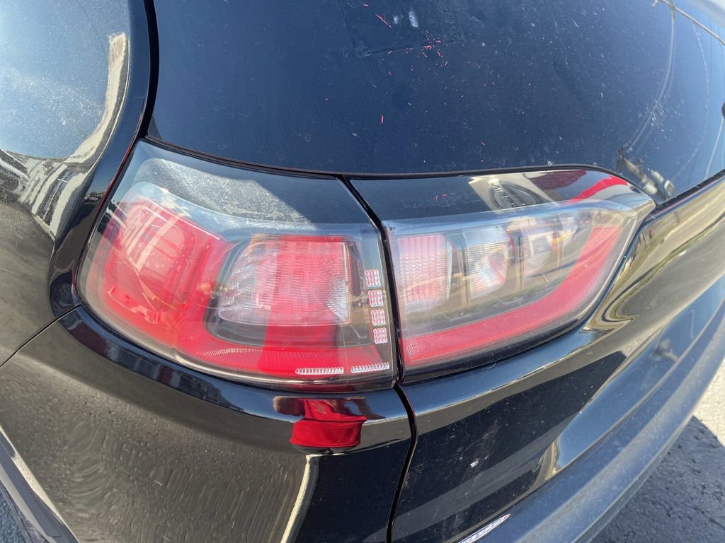 Used 2019 Jeep Cherokee Latitude w/ Popular Appearance Group image 19