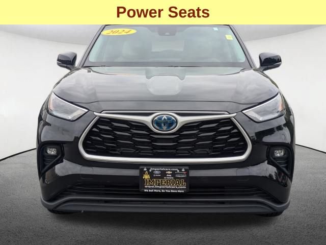 Used 2024 Toyota Highlander XLE AWD/4WD image 11