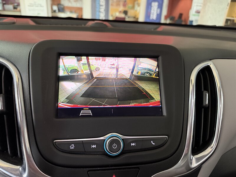 Used 2020 Chevrolet Equinox LS w/ LS Convenience Package AWD/4WD image 16