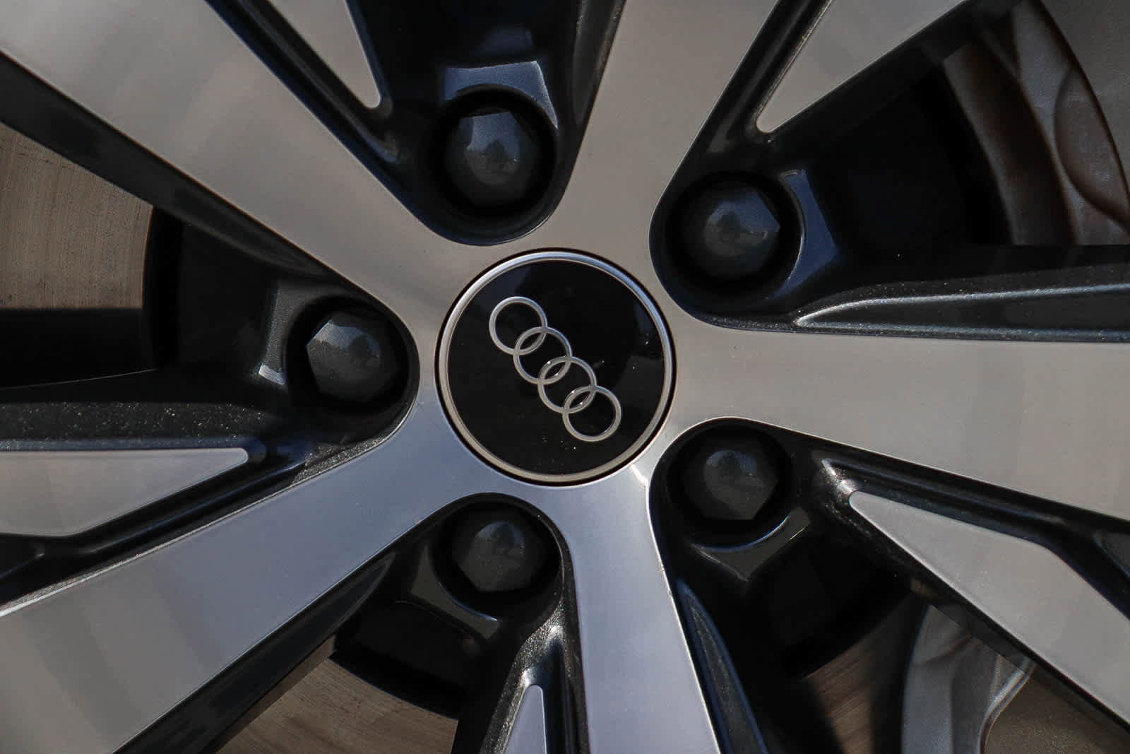 Used 2024 Audi Q8 e-tron Premium image 15