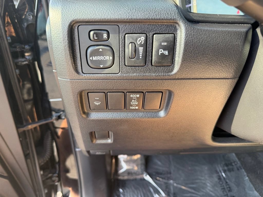 Used 2017 Toyota 4Runner Limited AWD/4WD image 4
