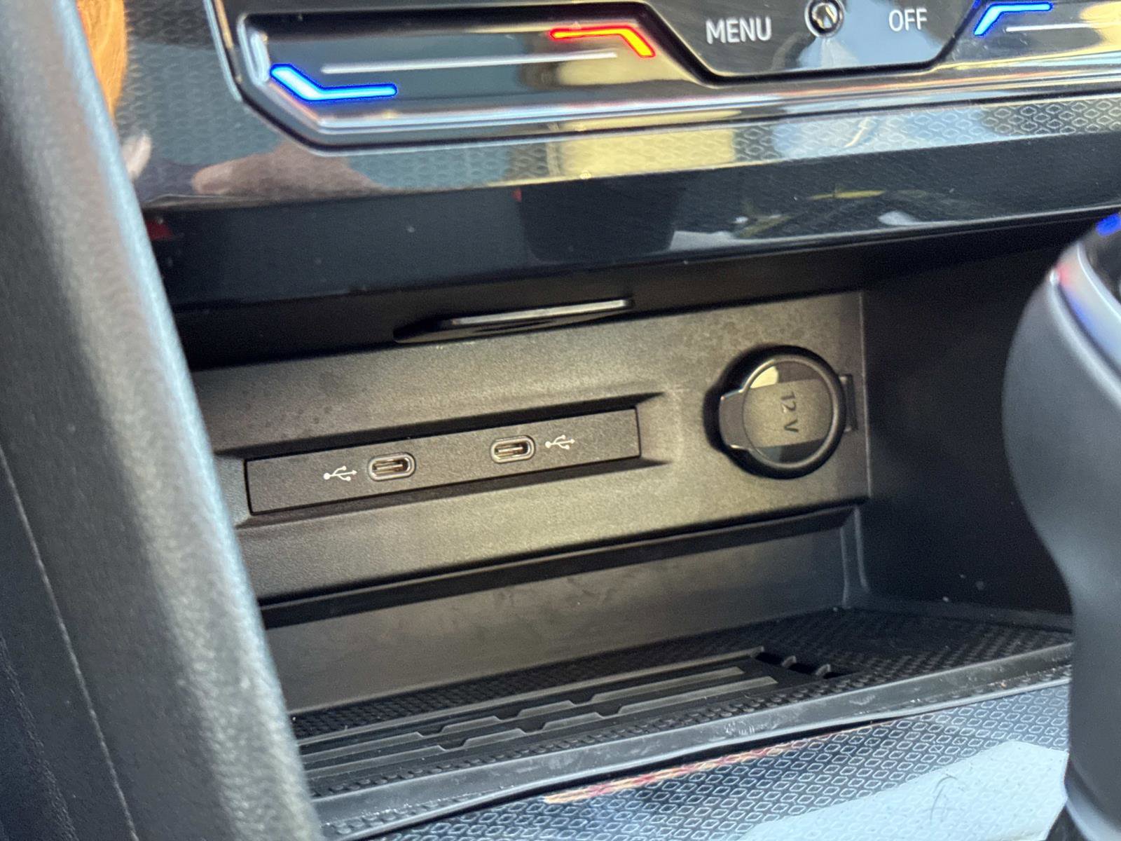 Certified 2025 Volkswagen Taos SE w/ Panoramic Sunroof Package image 26