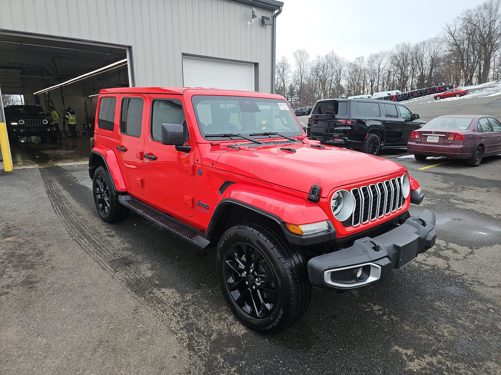 Used 2025 Jeep Wrangler Unlimited Sahara AWD/4WD image 3