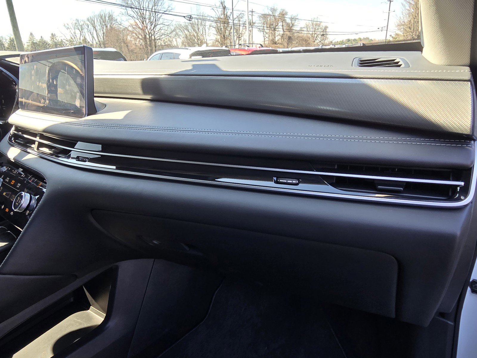 New 2026 INFINITI QX60 Luxe w/ Family Package image 13