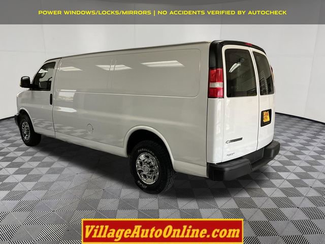 Used 2017 Chevrolet Express 2500 Extended RWD image 2