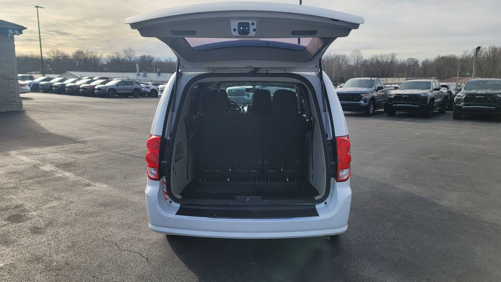 Used 2016 Dodge Grand Caravan American Value Package image 11