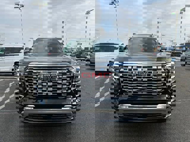 New 2026 GMC Terrain Denali w/ LPO, Black Badging Package image 3