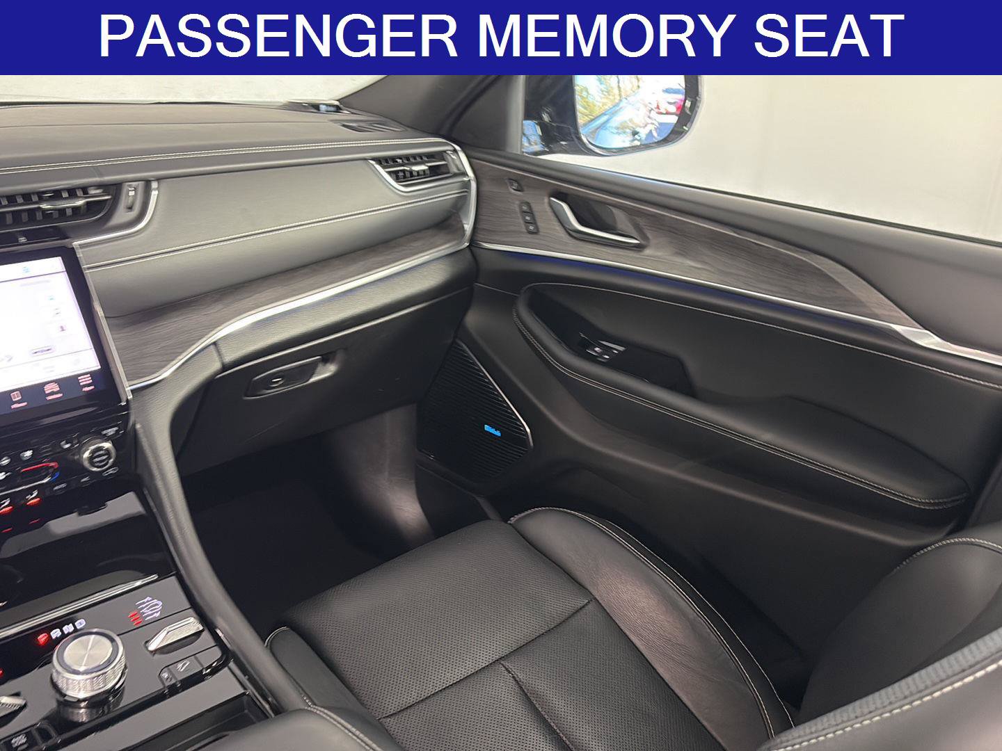 Used 2023 Jeep Grand Cherokee Overland w/ Luxury Tech Group IV image 19