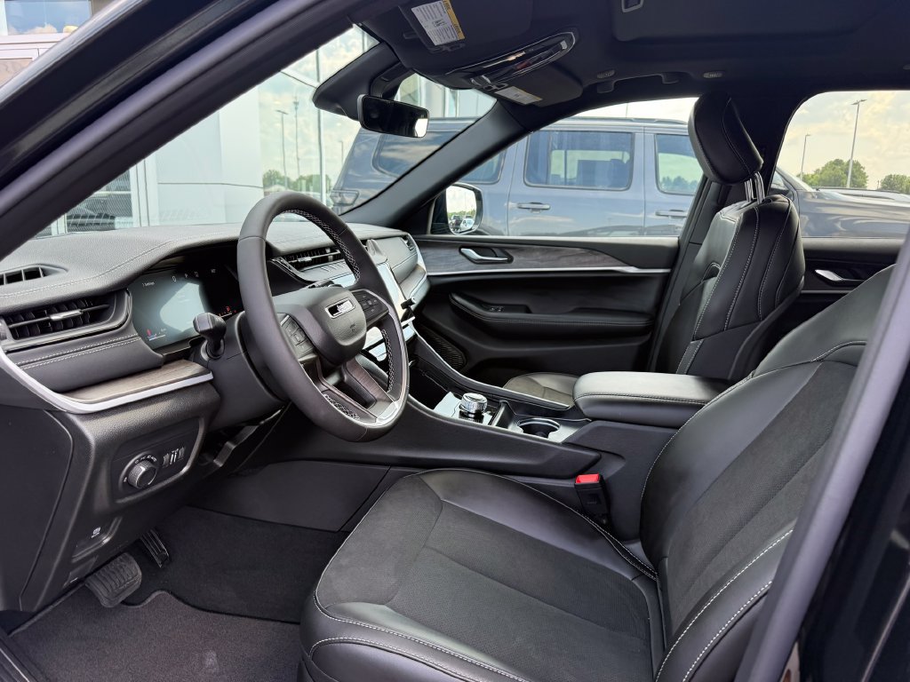New 2026 Jeep Grand Cherokee Altitude RWD image 4