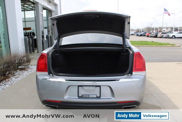 Used 2018 Chrysler 300 Touring w/ Driver Convenience Group image 10