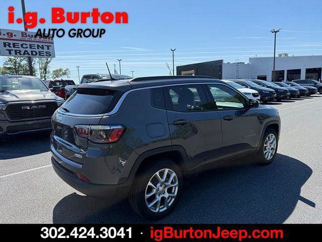 Certified 2023 Jeep Compass Latitude AWD/4WD image 3