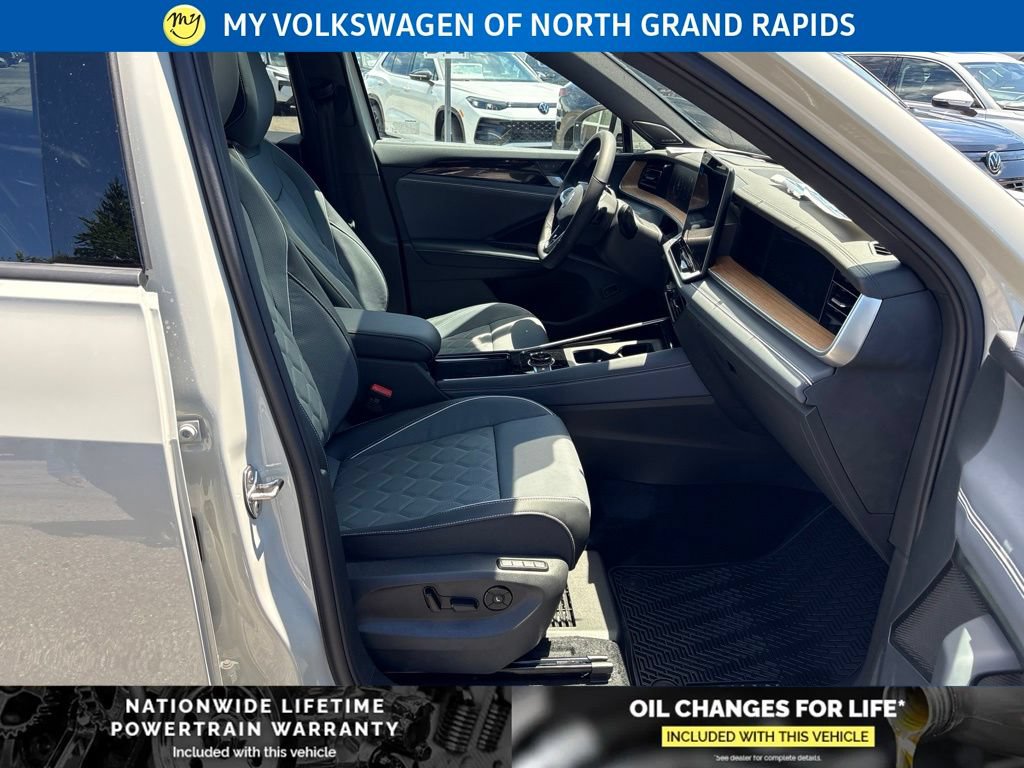 New 2026 Volkswagen Tiguan SEL R-Line AWD/4WD image 9