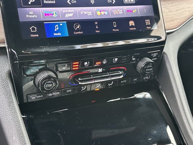 Certified 2024 Jeep Grand Cherokee Summit w/ Adv Protech Group IV image 31