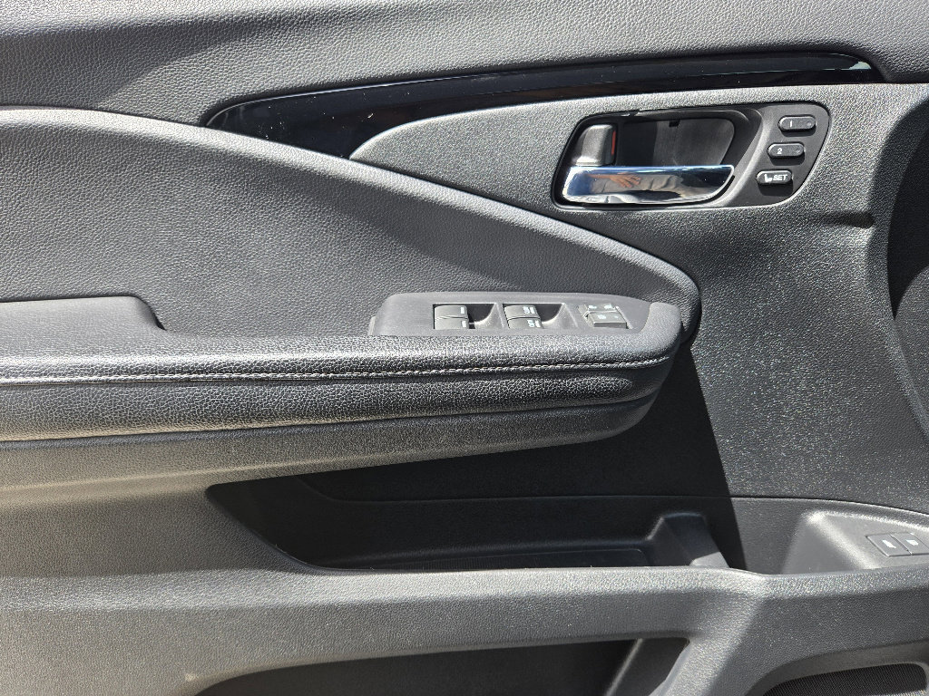 Used 2018 Honda Pilot Touring image 25