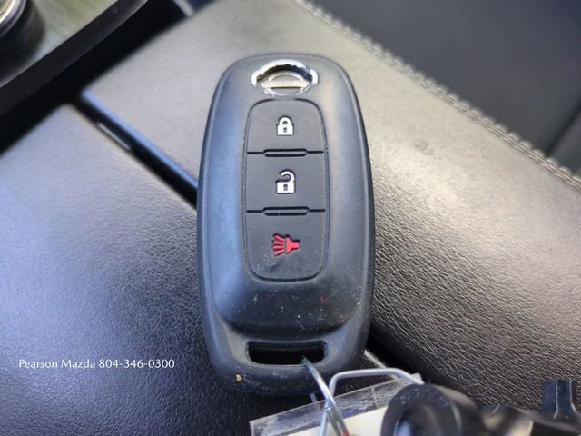 Used 2023 Nissan Rogue S image 28