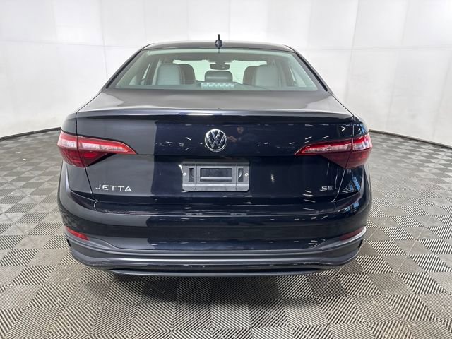 Used 2023 Volkswagen Jetta SE image 4
