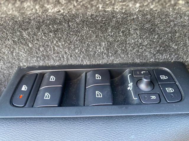 Used 2019 Volvo XC40 T5 Momentum AWD/4WD image 15