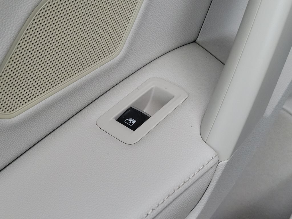 Certified 2023 Volkswagen Tiguan SE R-Line FWD image 20