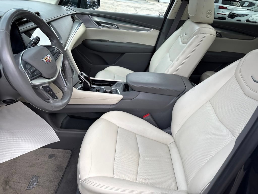Used 2021 Cadillac XT5 Premium Luxury w/ LPO, Premium Carpet Package AWD/4WD image 9