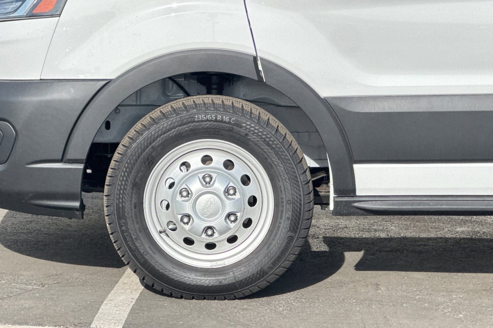 New 2026 Ford E-Transit 148 High Roof Extended image 24