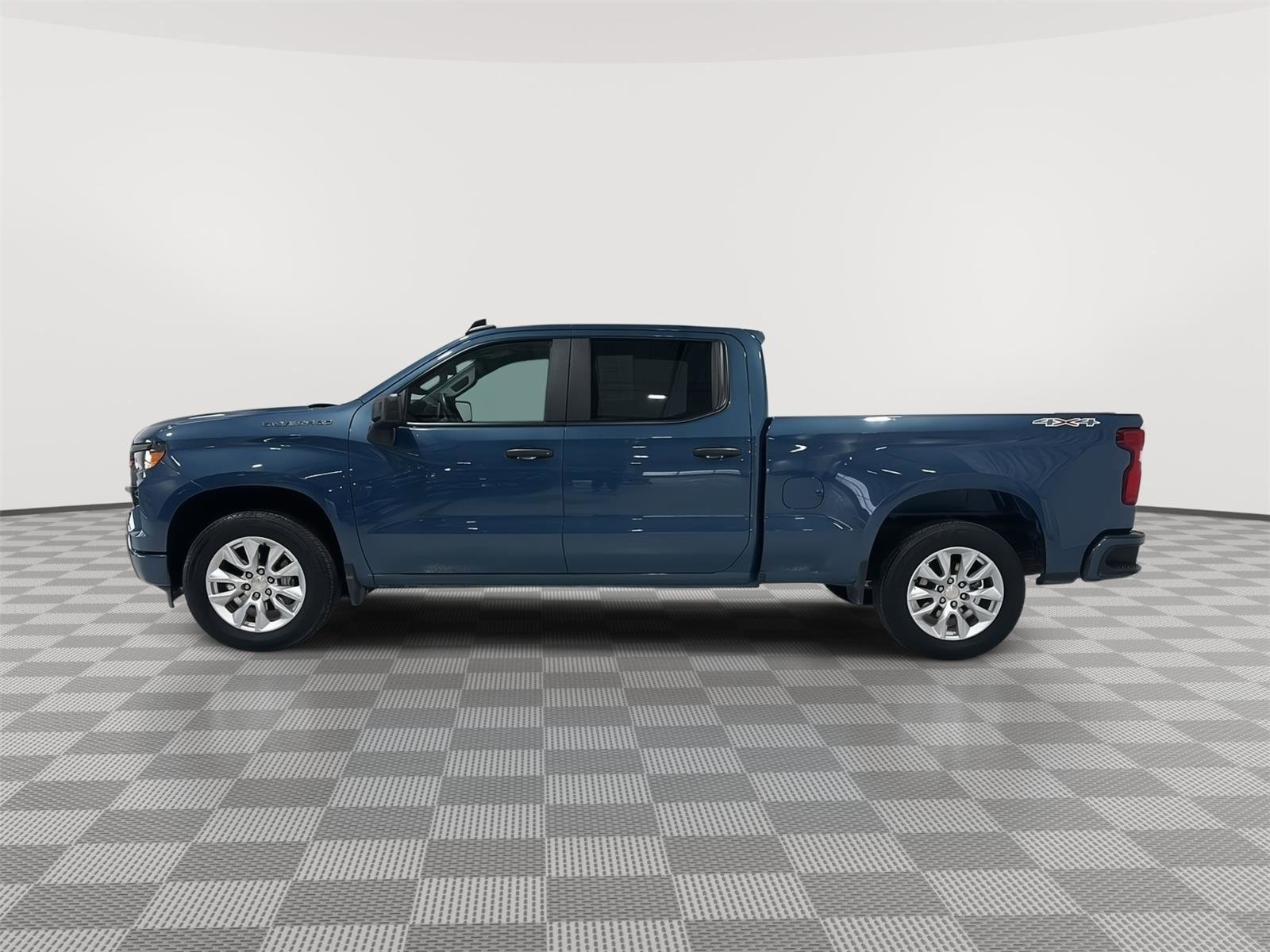 Used 2024 Chevrolet Silverado 1500 Custom image 3