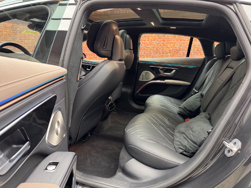 Certified 2023 Mercedes-Benz EQS 580 4MATIC Sedan w/ Exclusive Trim Package image 24
