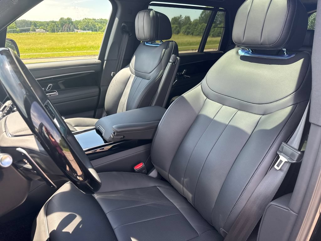 New 2026 Land Rover Range Rover Long Wheelbase SE AWD/4WD image 11