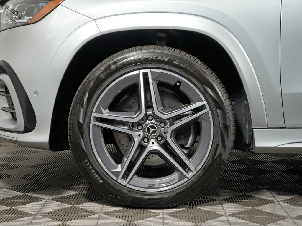 Used 2025 Mercedes-Benz GLS 450 4MATIC w/ AMG Line Exterior image 9
