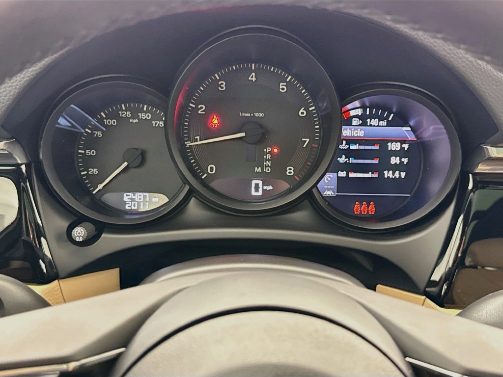 Certified 2025 Porsche Macan AWD/4WD image 15