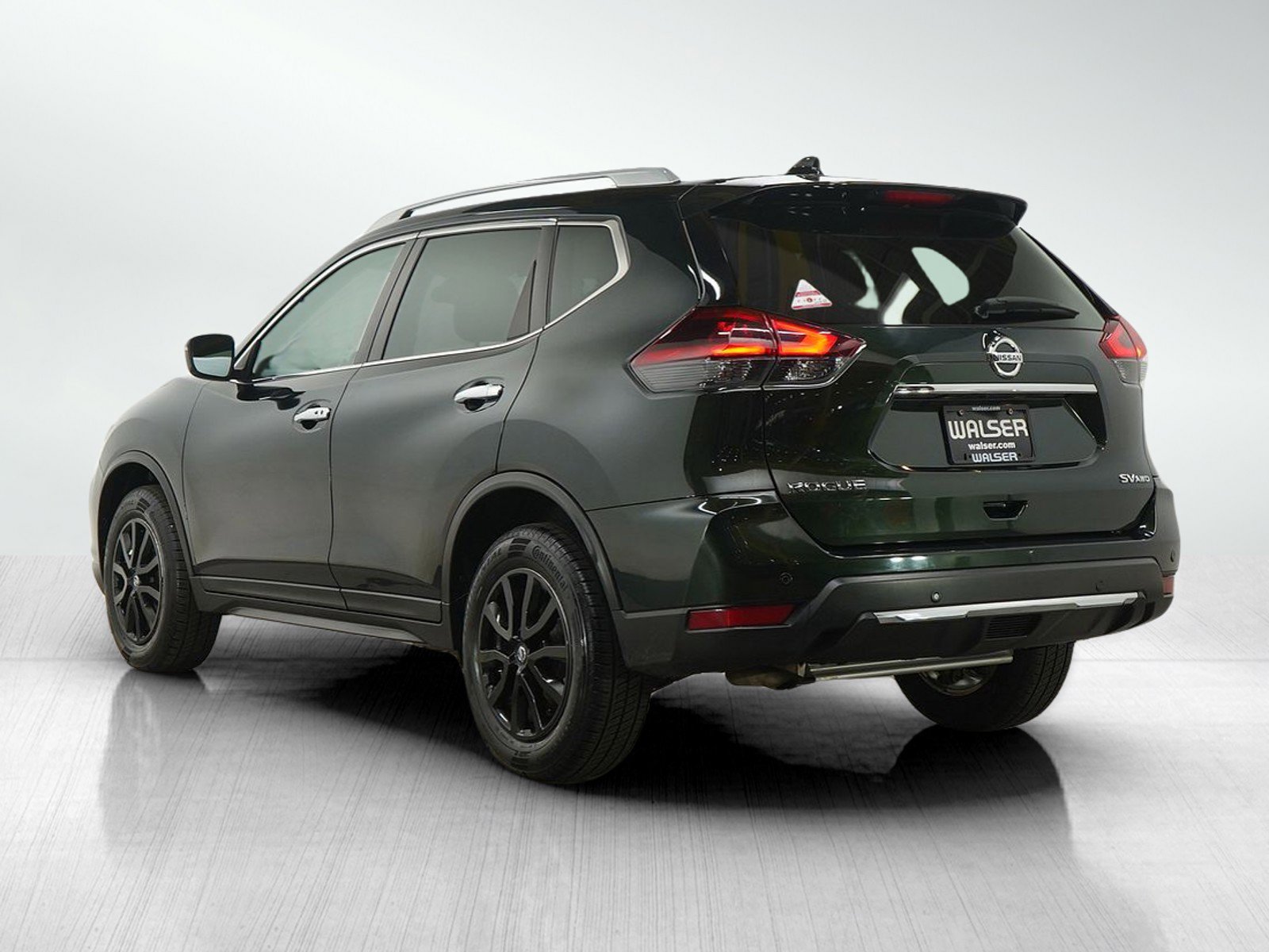 Used 2020 Nissan Rogue SV image 3