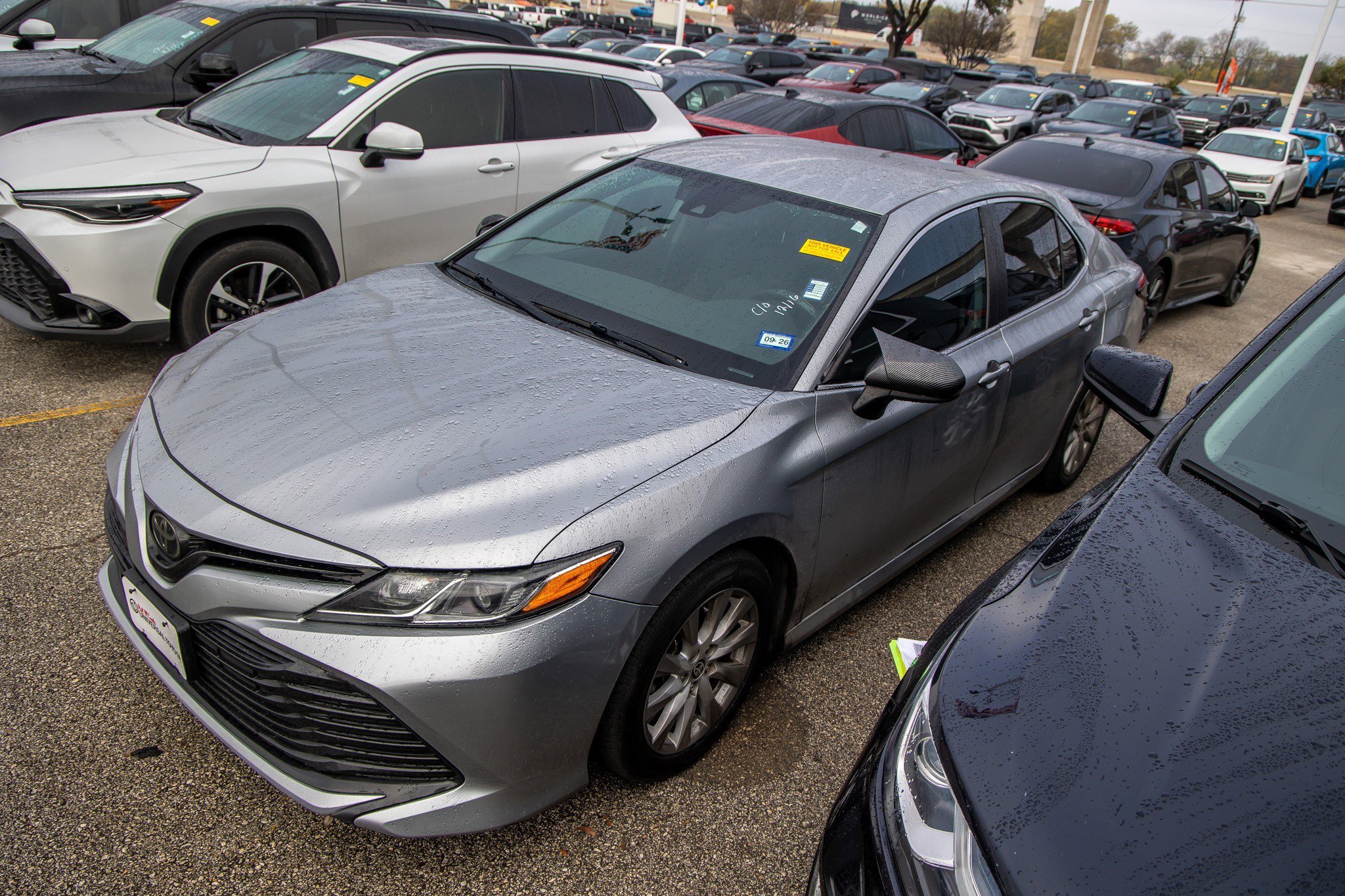 Used 2020 Toyota Camry LE image 3