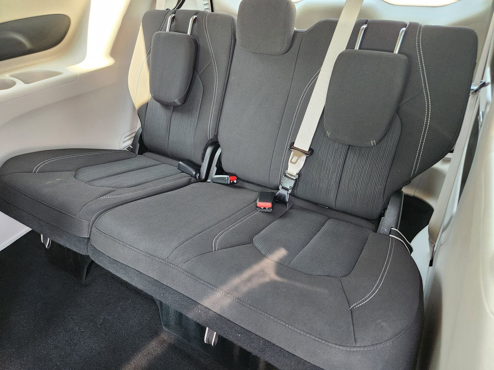 Used 2023 Chrysler Voyager LX image 34