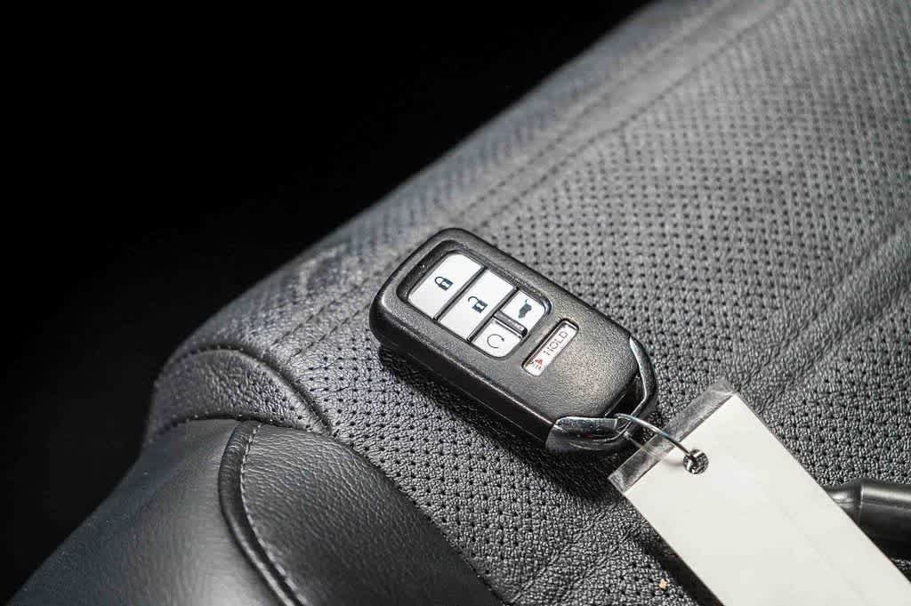 Used 2022 Honda CR-V Touring image 32