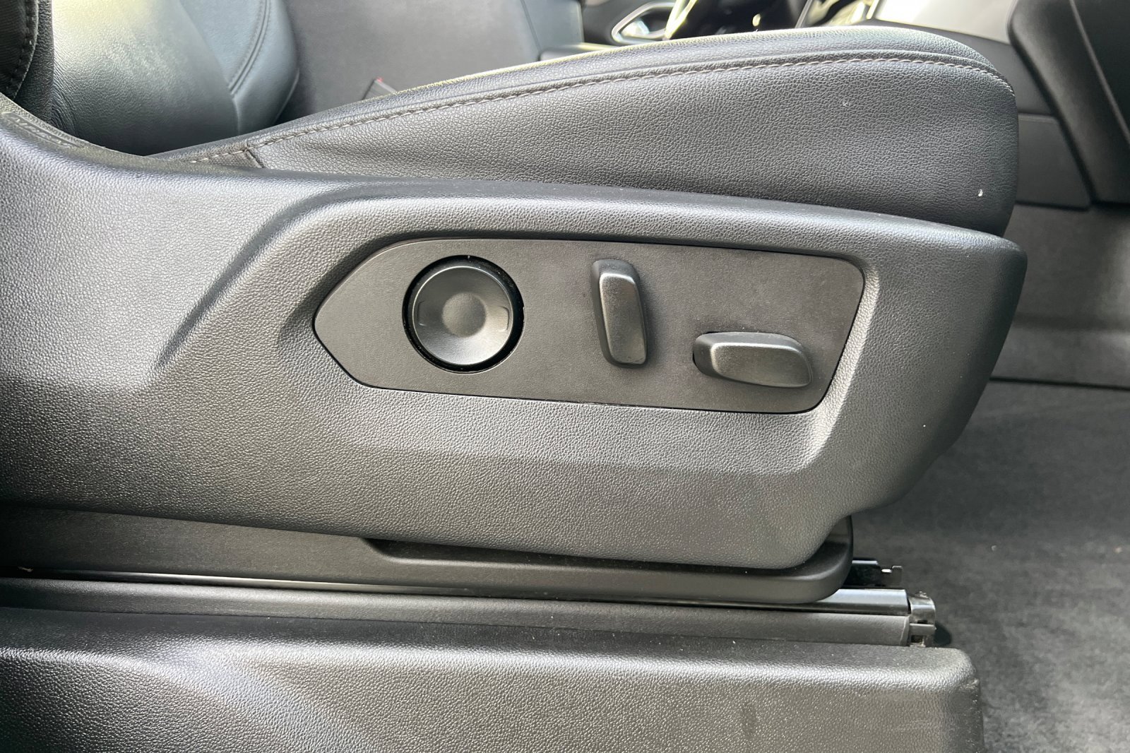 Used 2022 Chevrolet Suburban Z71 image 23